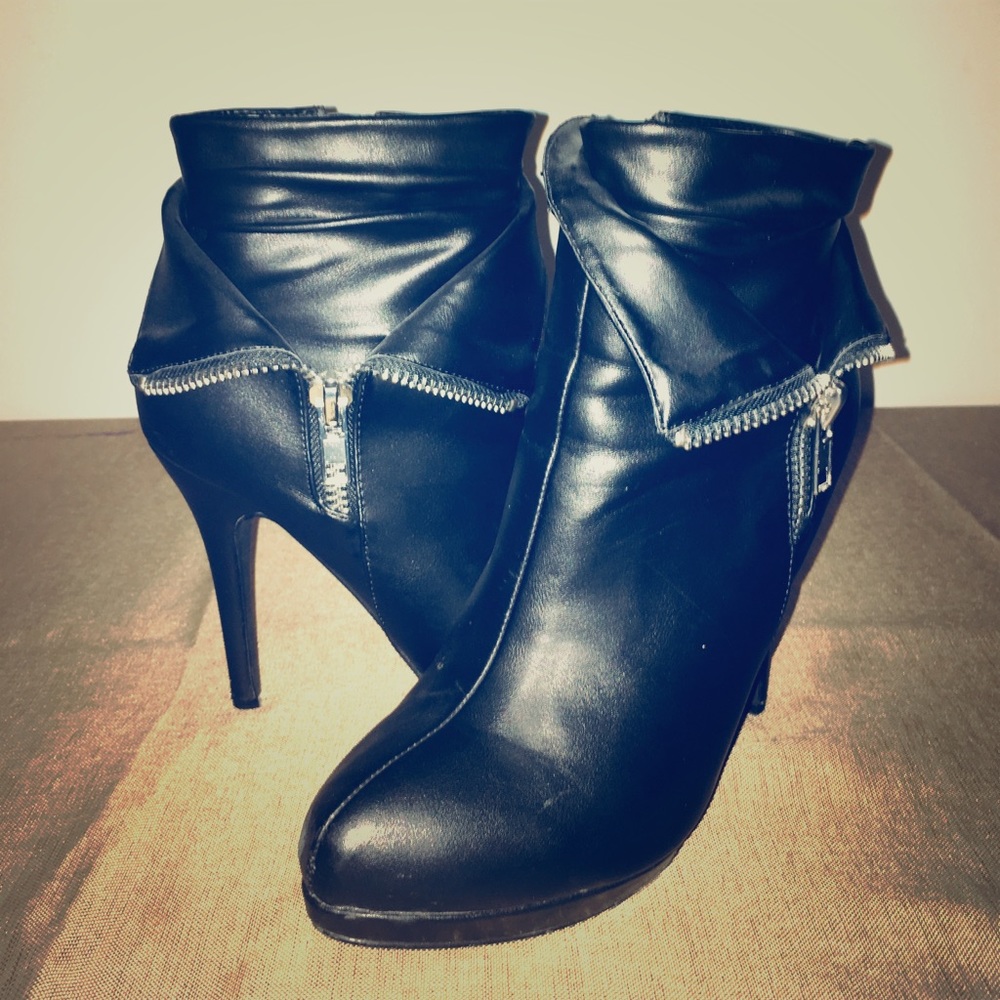 Black high heels with silver zipper